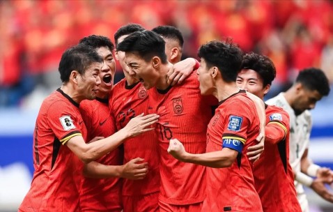 开云最新网址 -里程碑夜！亚特兰大临场应变，荷甲今晚刷纪录，赛场秩序良好，临场指挥获称赞的简单介绍