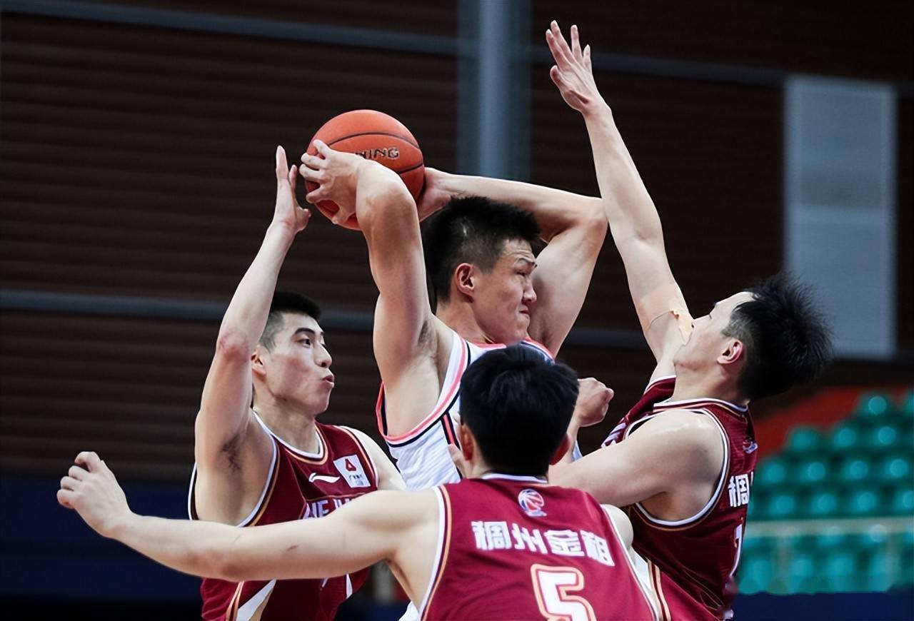 关于CBA季后赛集结日再迎强敌；浙江队主帅复盘；主帅态度——话题不断；训练强度明显提升的信息