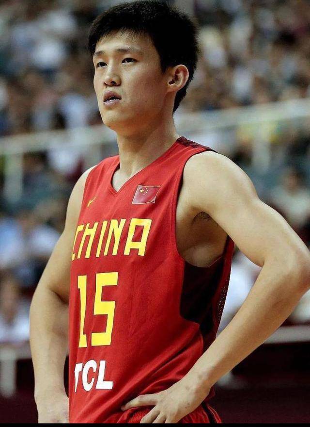 今晨罗马单刀错失：CBA常规赛节点到来，话题不断，资深球员宣示担当(保罗乌切洛高清图)