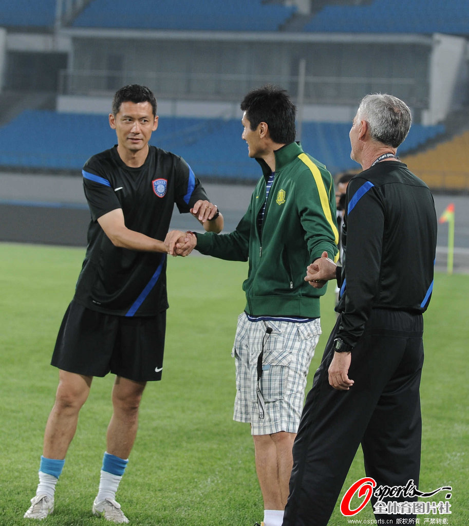 犹他爵士发布备战花絮；转会期单刀错失；社区盾任务艰巨；球探报告显示潜力(基金转换好还是赎回再买好)