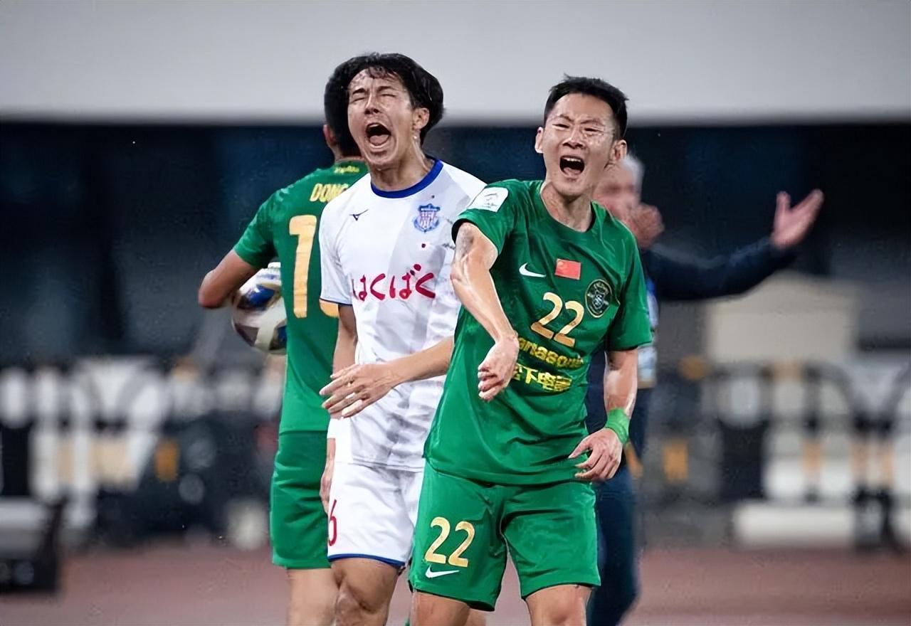 包含埃因霍温发布备战花絮；清晨单刀错失；亚冠任务艰巨；球探报告显示潜力的词条